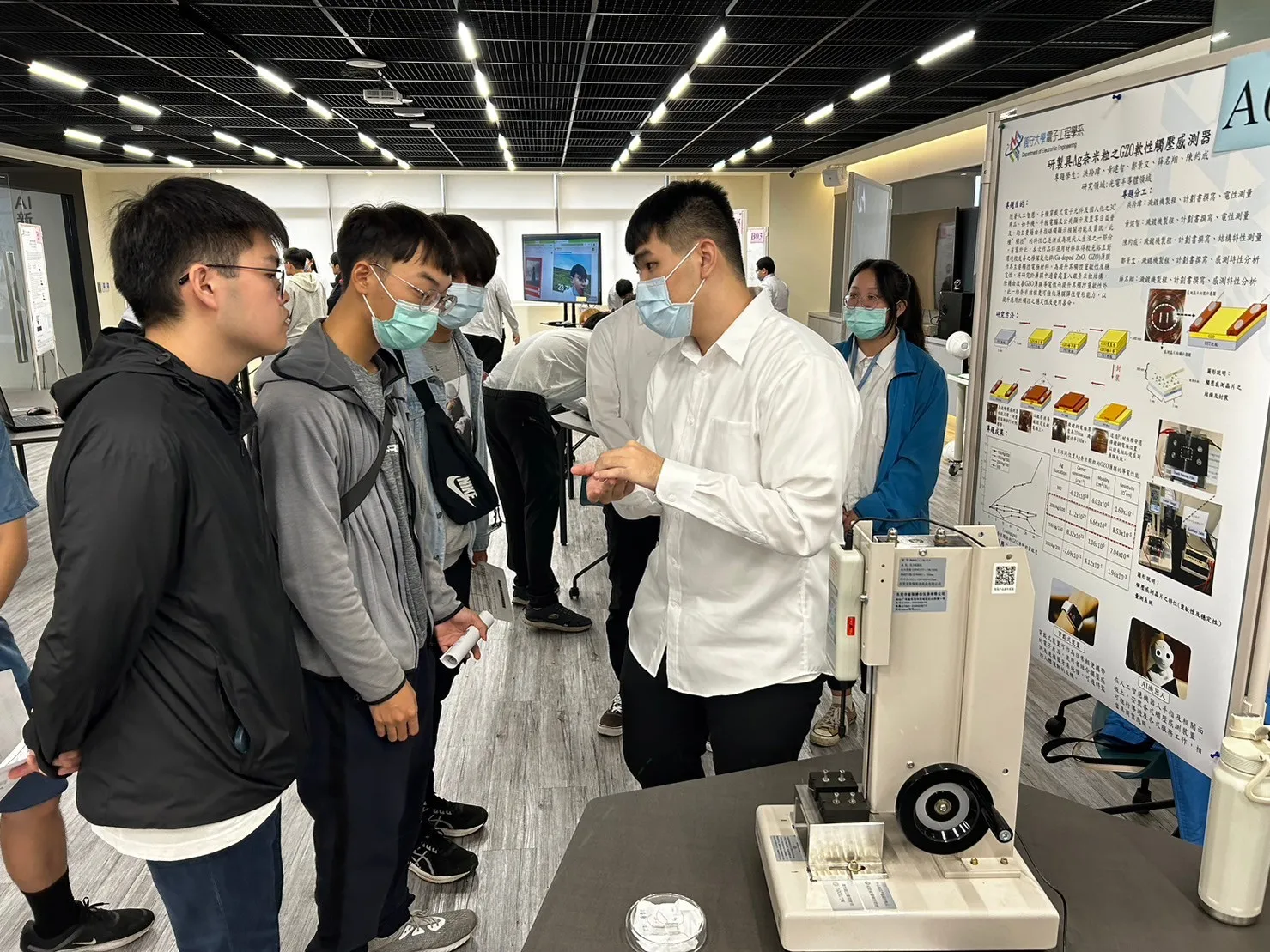 奠定數理能力、培養基礎知識、精進專業技能、加強人文素養、提升外語能力